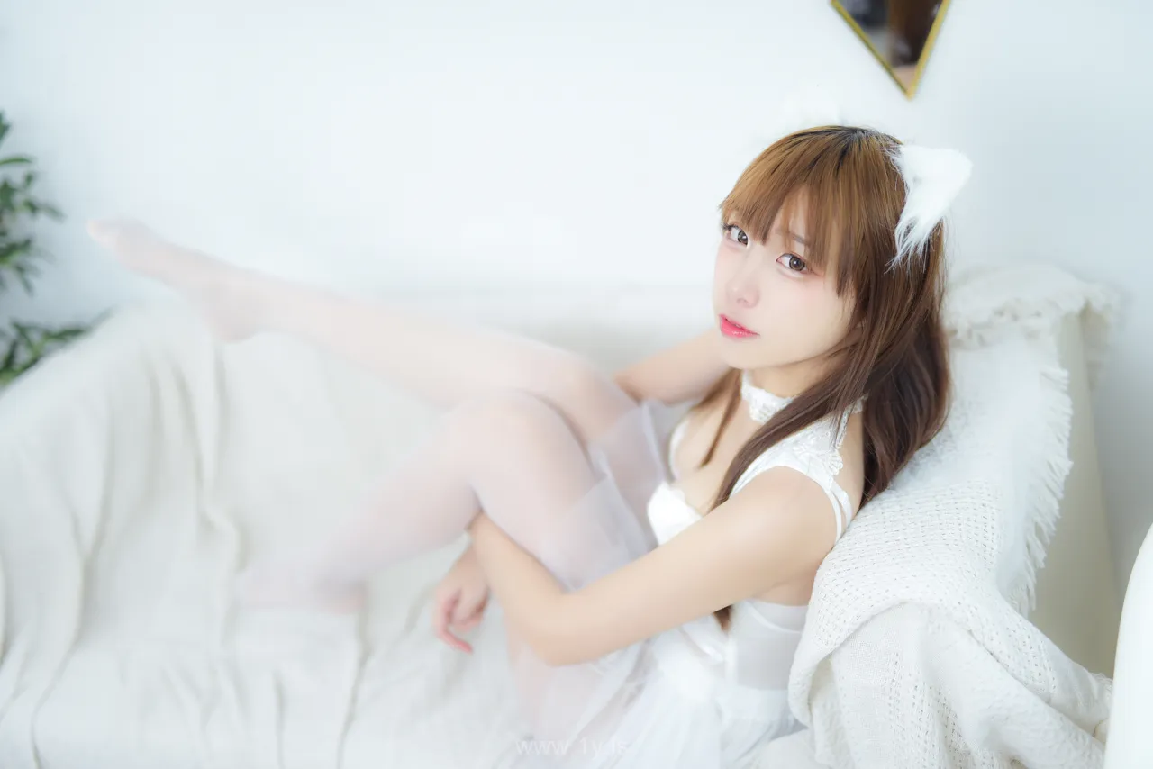 Nisa（二佐） Vol.043 Pretty Chinese Teen 私房白婚纱