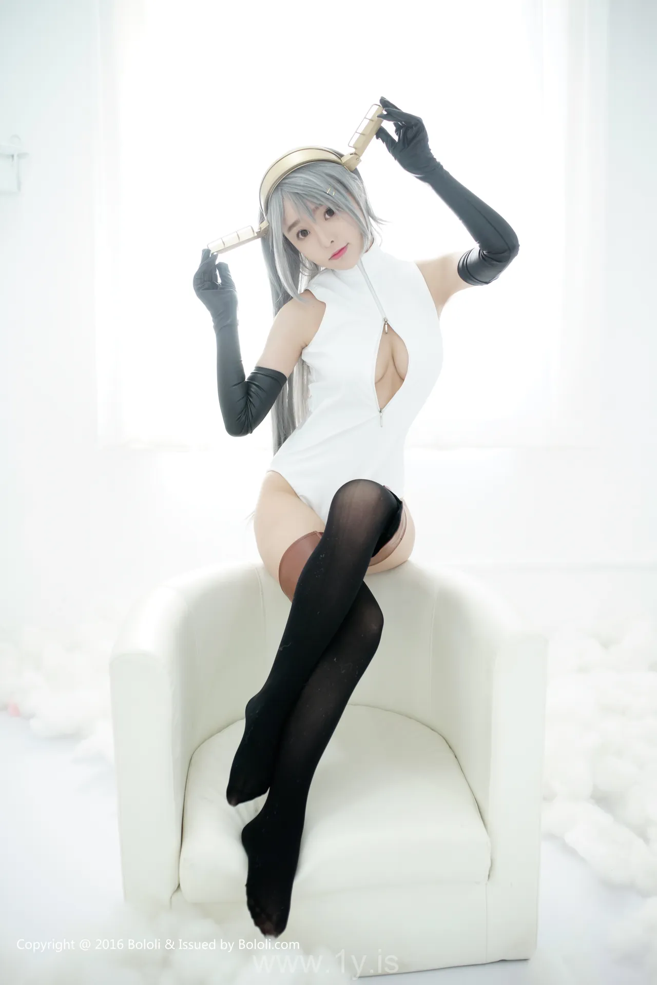 Bololi(菠萝社) Vol.001舰娘臻名柳侑绮 Irresistible Chinese Cougar 舰娘臻名柳侑绮