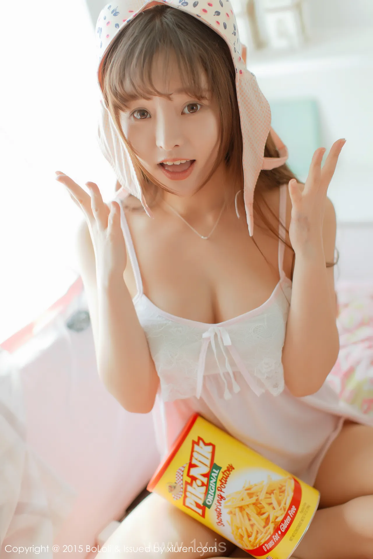 Bololi(菠萝社) Vol.002柳侑绮Sevenbaby Well-developed Chinese Homebody Girl 柳侑绮Sevenbaby