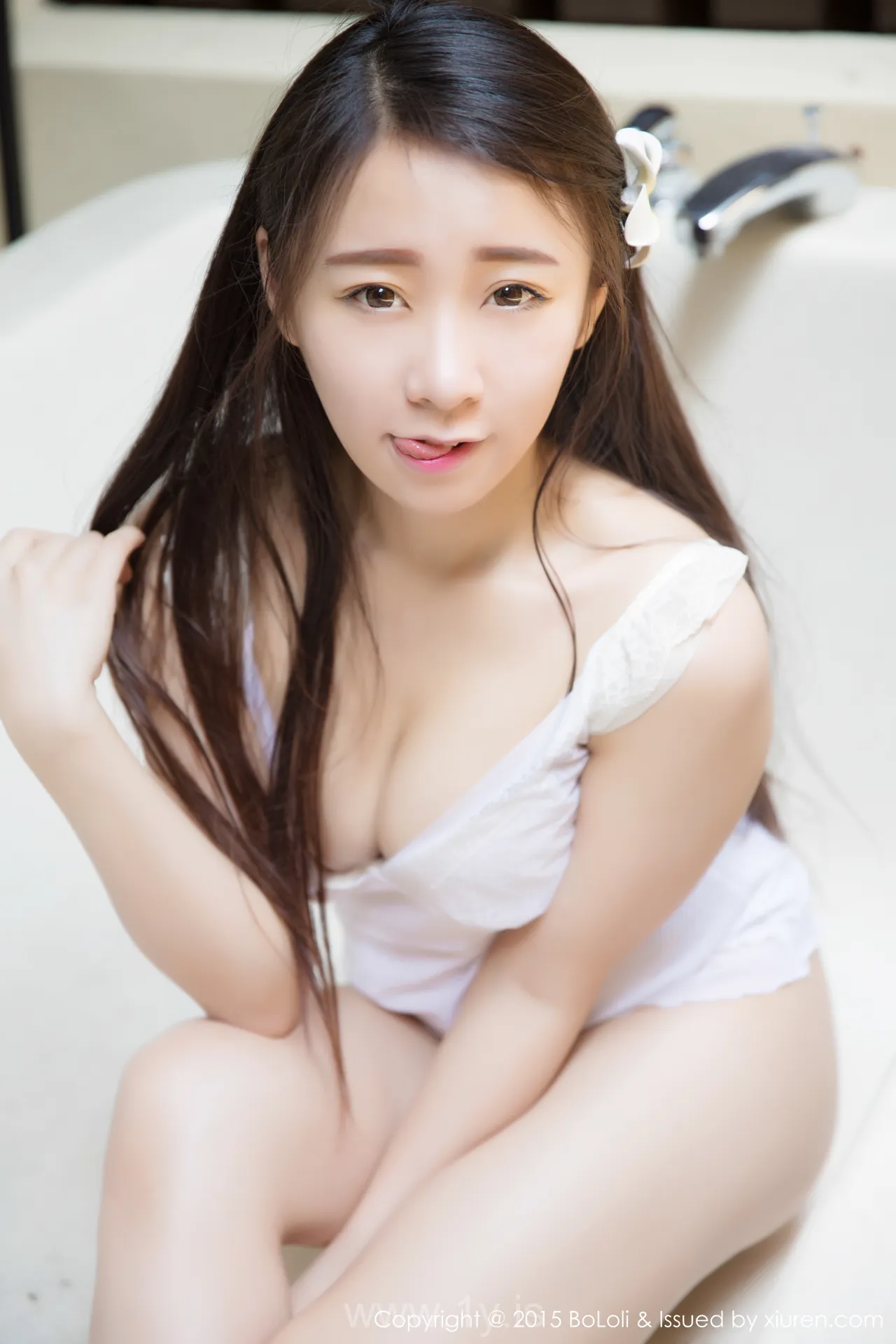 Bololi(菠萝社) Vol.013朵比dobby Nice-looking & Stylish Chinese Beauty 朵比dobby