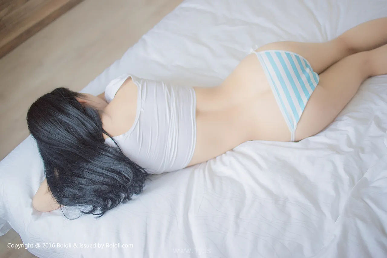 Bololi(菠萝社) Vol.039苗萝酱 Irresistible & Graceful Chinese Teen 苗萝酱