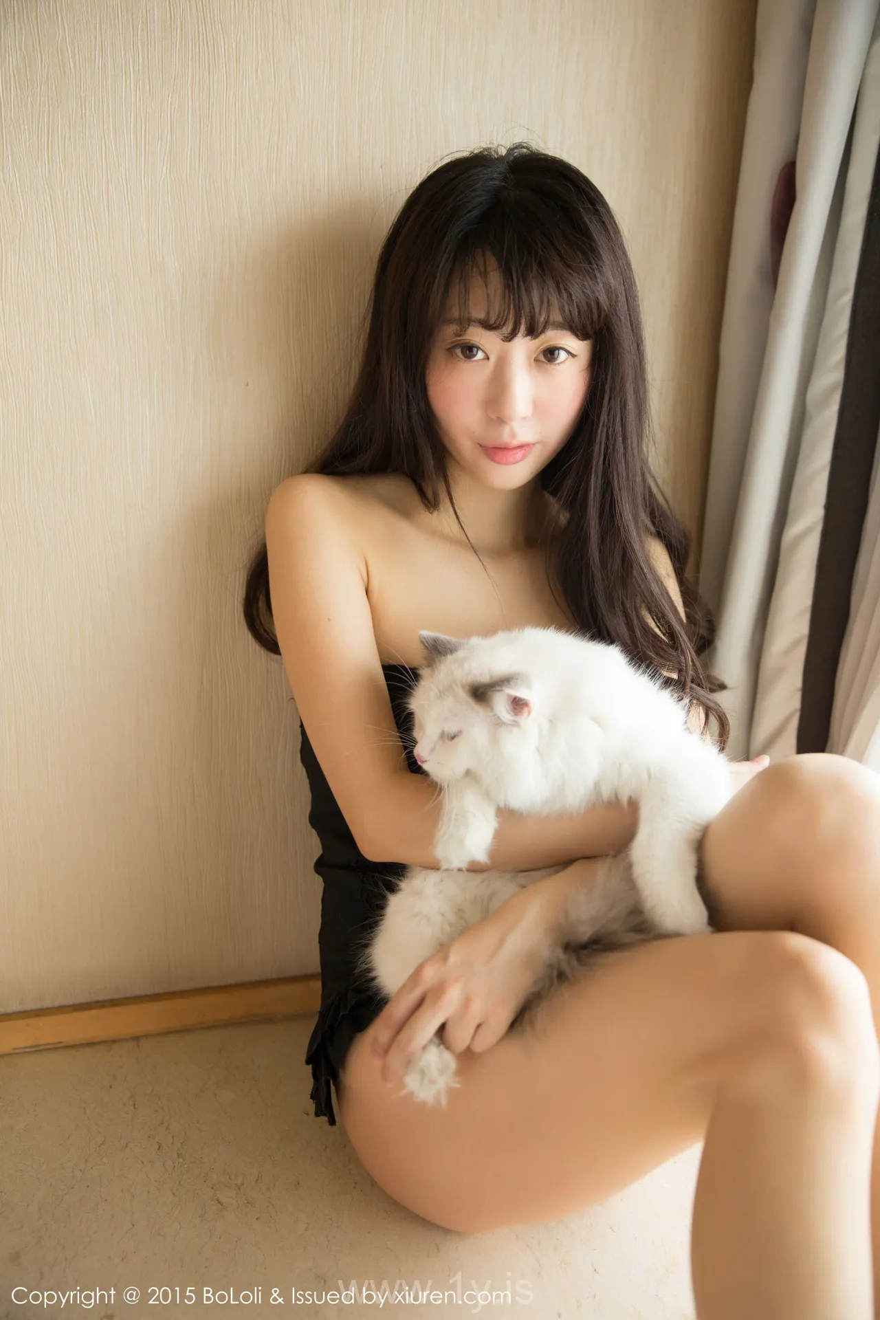Bololi(菠萝社) Vol.040Suki朱忆音 Pretty & Fashionable Asian Cougar Suki朱忆音