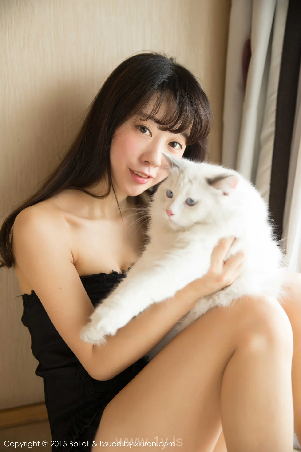 Bololi(菠萝社) Vol.040Suki朱忆音 Pretty & Fashionable Asian Cougar Suki朱忆音
