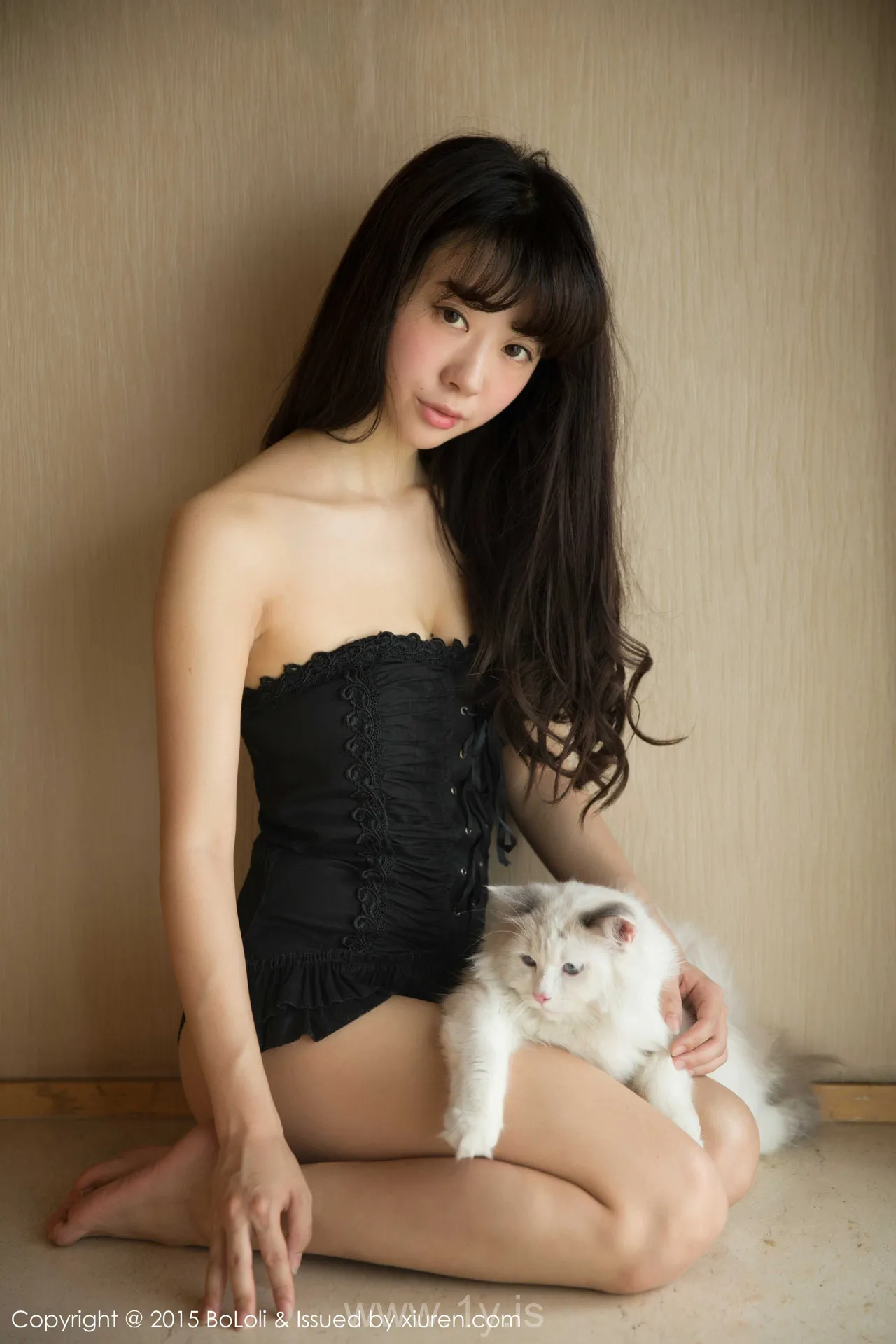 Bololi(菠萝社) Vol.040Suki朱忆音 Pretty & Fashionable Asian Cougar Suki朱忆音