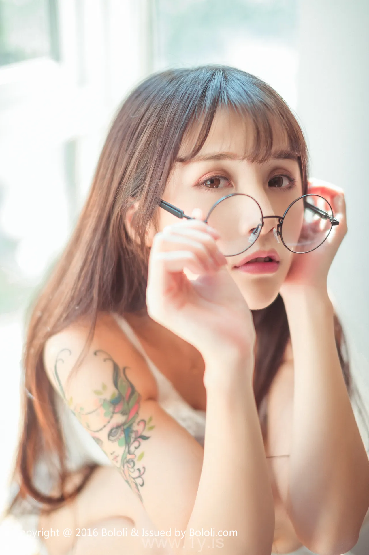 Bololi(菠萝社) Vol.040夏美酱 Stylish Chinese Hottie 夏美酱