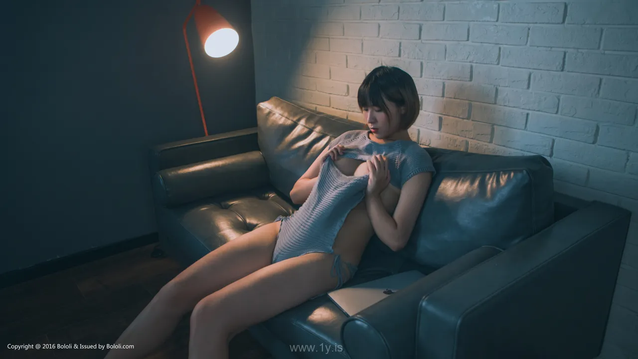 Bololi(菠萝社) Vol.105黑黑 Slim & Slender Asian Peri 黑黑