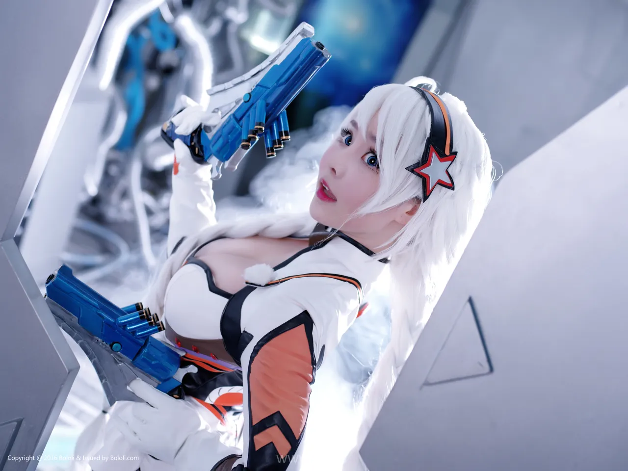 Bololi(菠萝社) Vol.111柳侑绮 Knockout & Slim Asian Cougar 柳侑绮