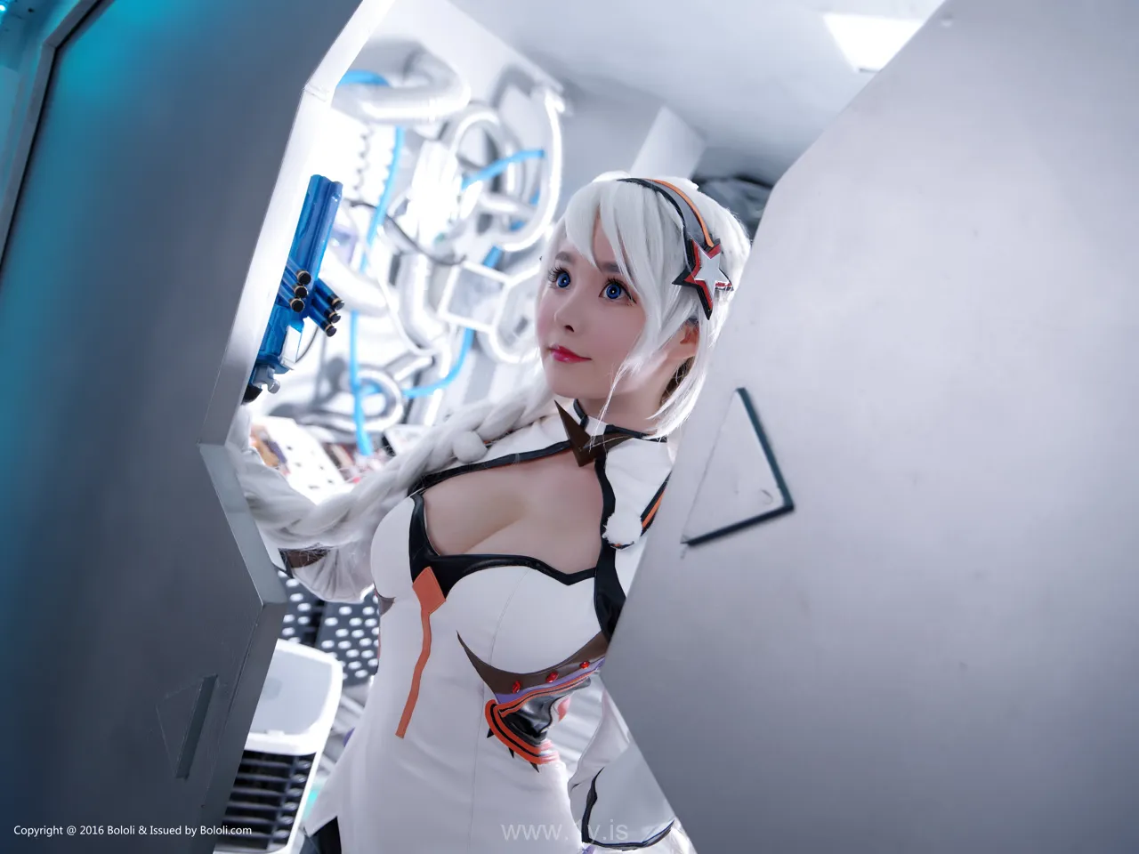 Bololi(菠萝社) Vol.111柳侑绮 Knockout & Slim Asian Cougar 柳侑绮