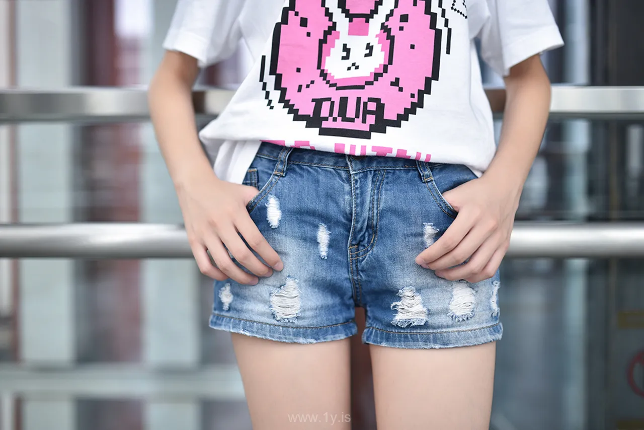风之领域 NO.100眼镜妹妹超短牛仔美腿