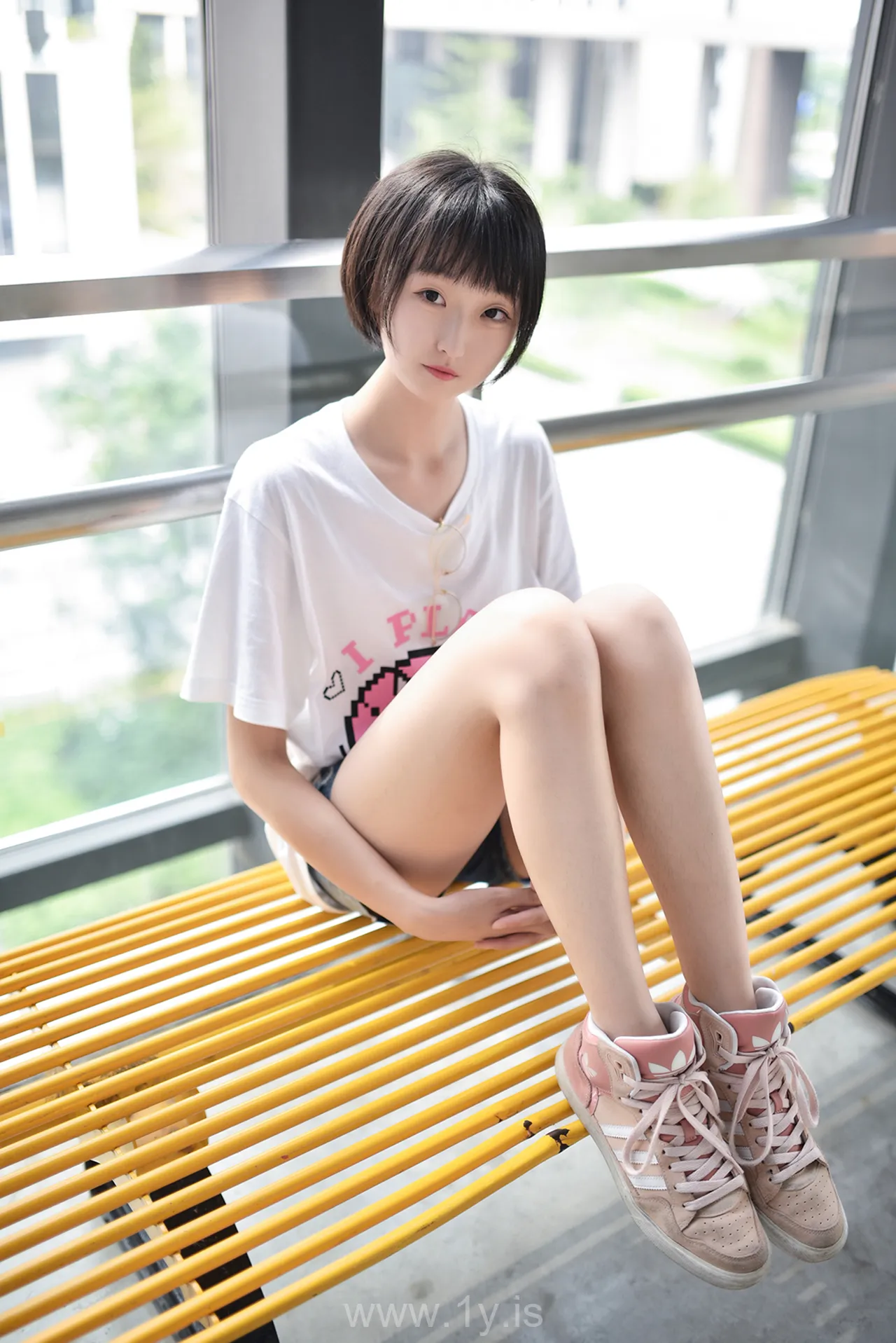 风之领域 NO.100眼镜妹妹超短牛仔美腿