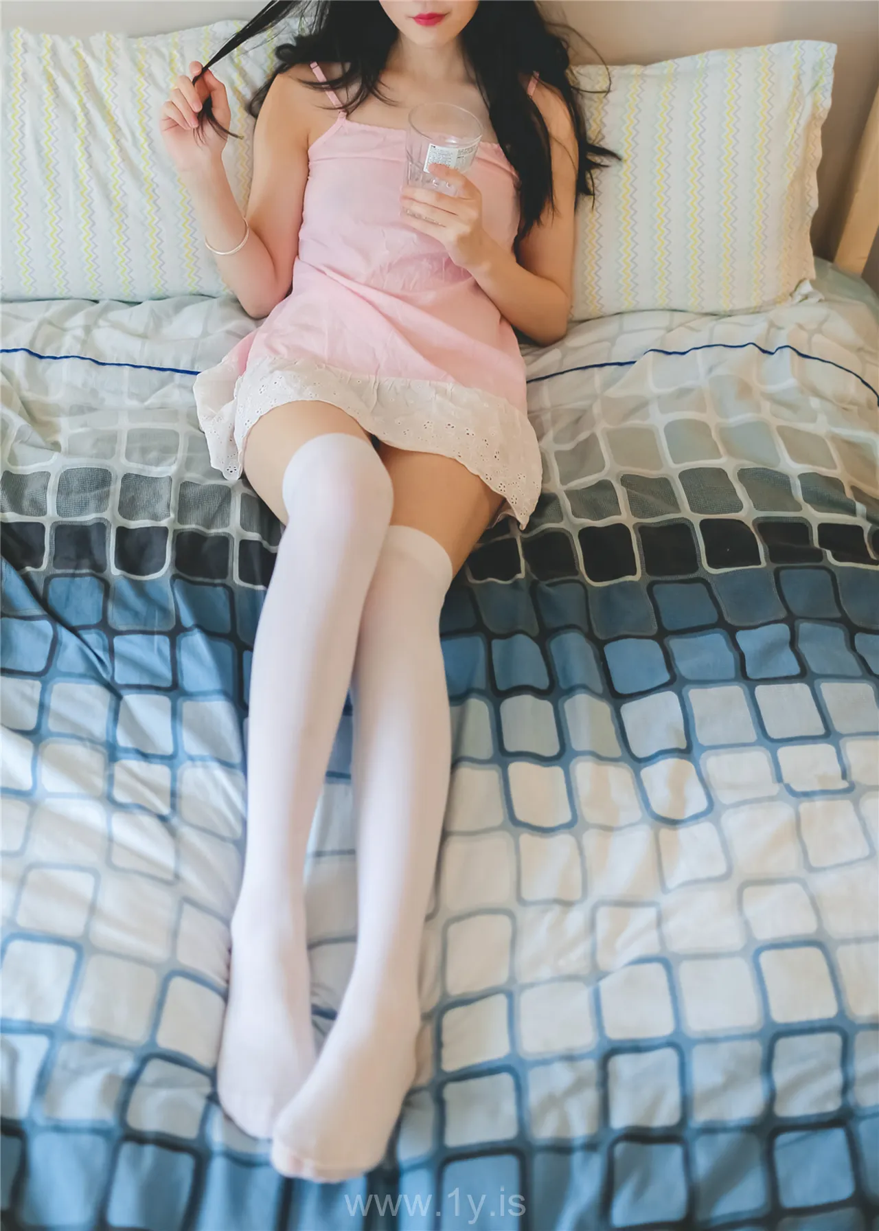 风之领域 NO.110粉红小吊带裙白丝