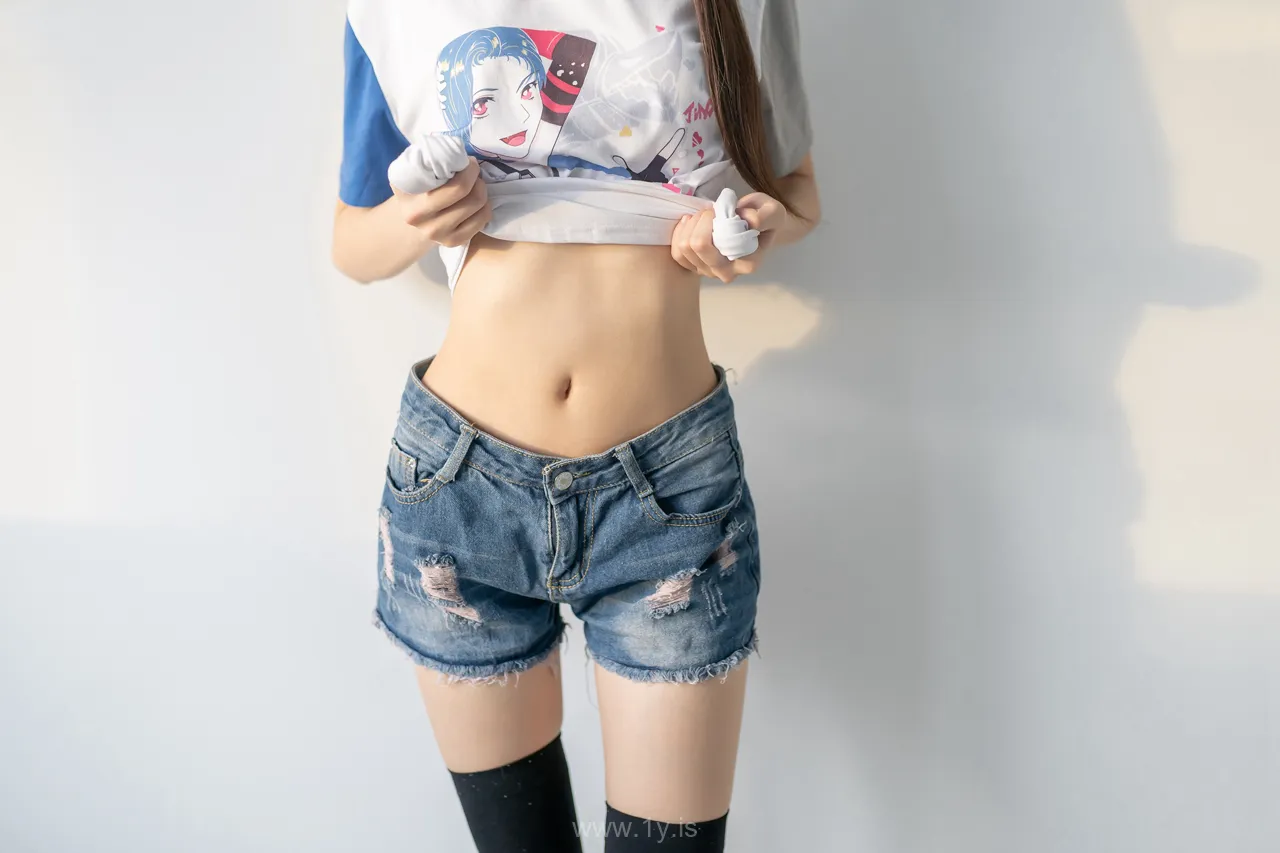 风之领域 NO.113黑丝牛仔短裤小蛮腰