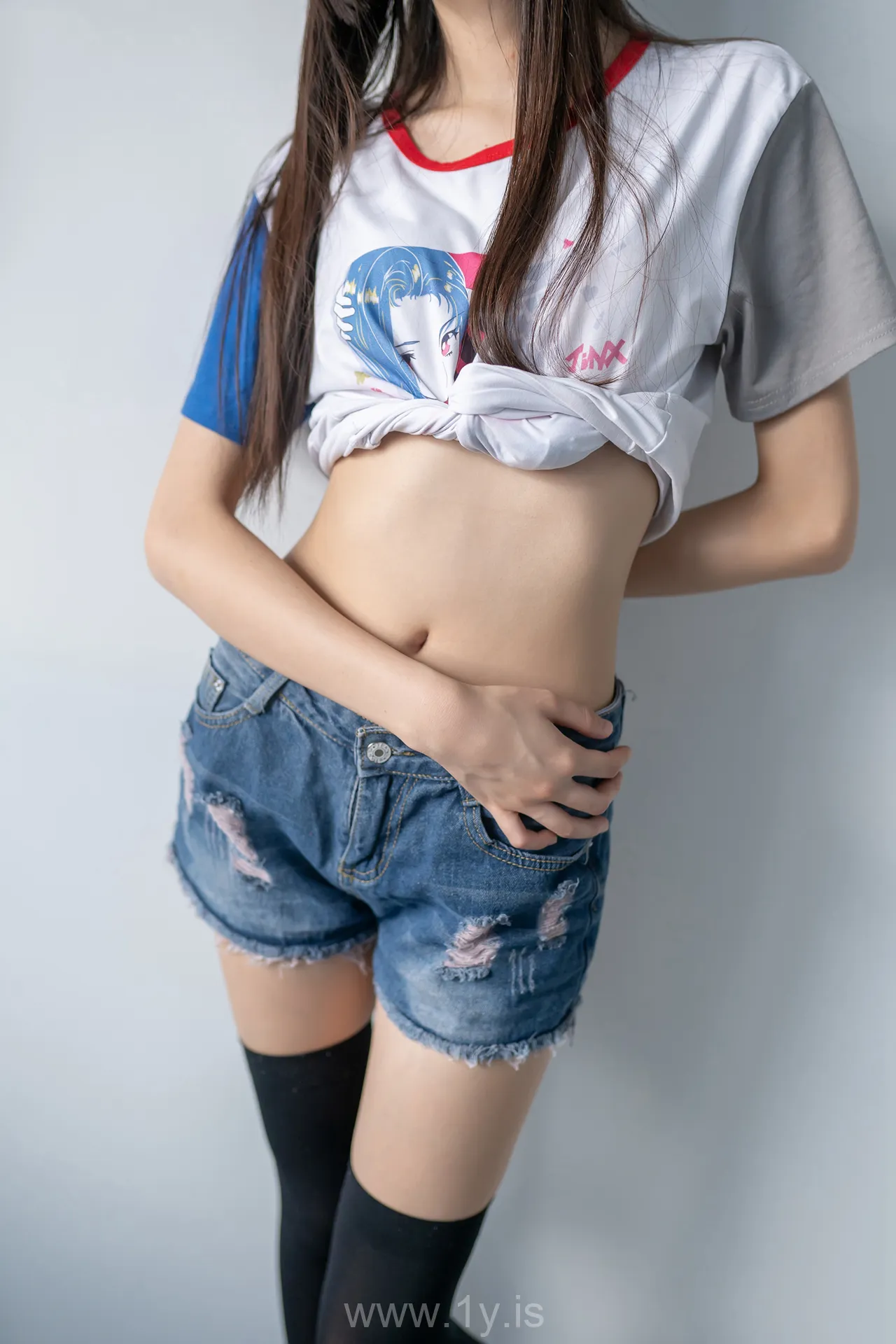 风之领域 NO.113黑丝牛仔短裤小蛮腰