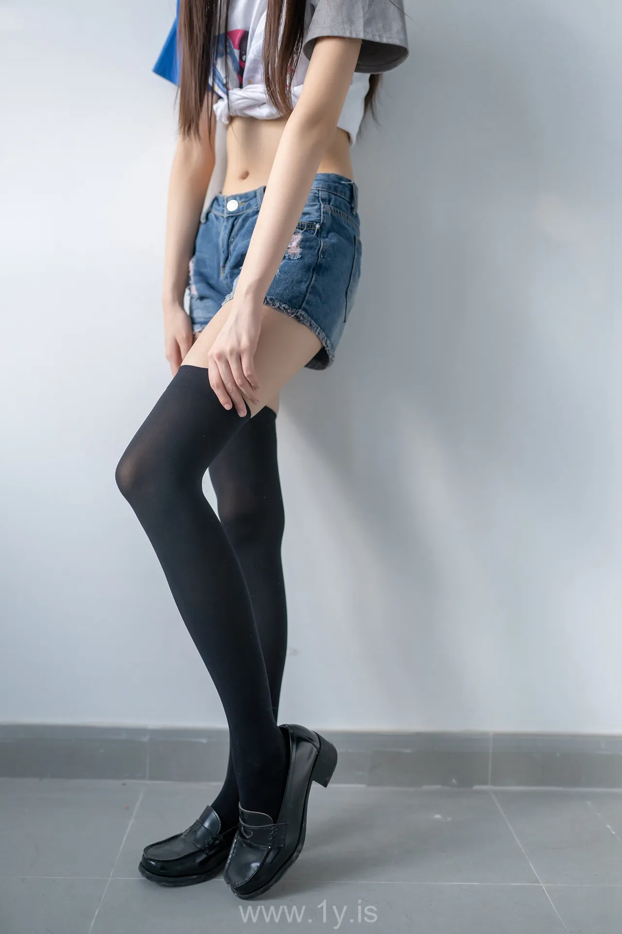 风之领域 NO.113黑丝牛仔短裤小蛮腰