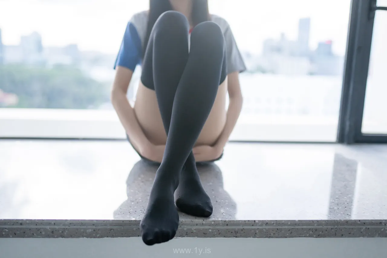 风之领域 NO.113黑丝牛仔短裤小蛮腰