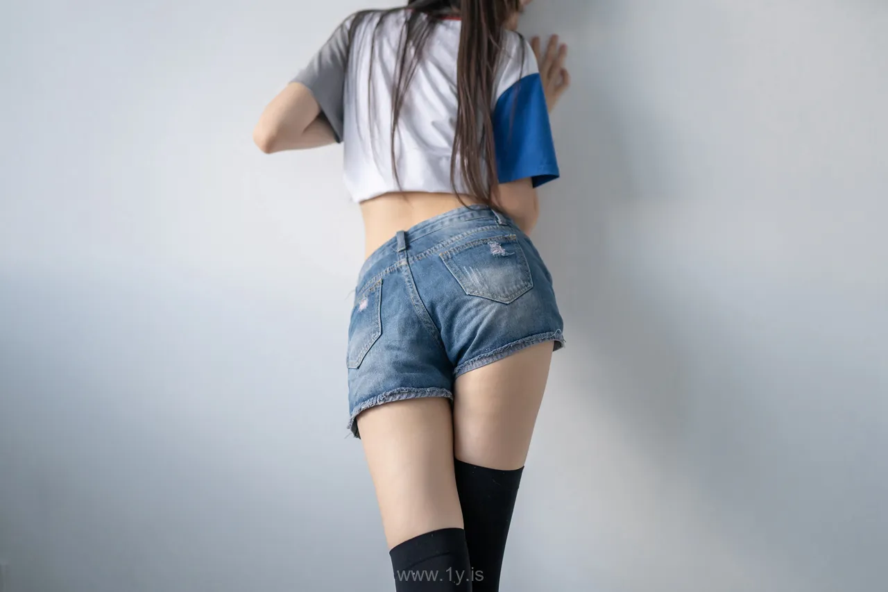 风之领域 NO.113黑丝牛仔短裤小蛮腰