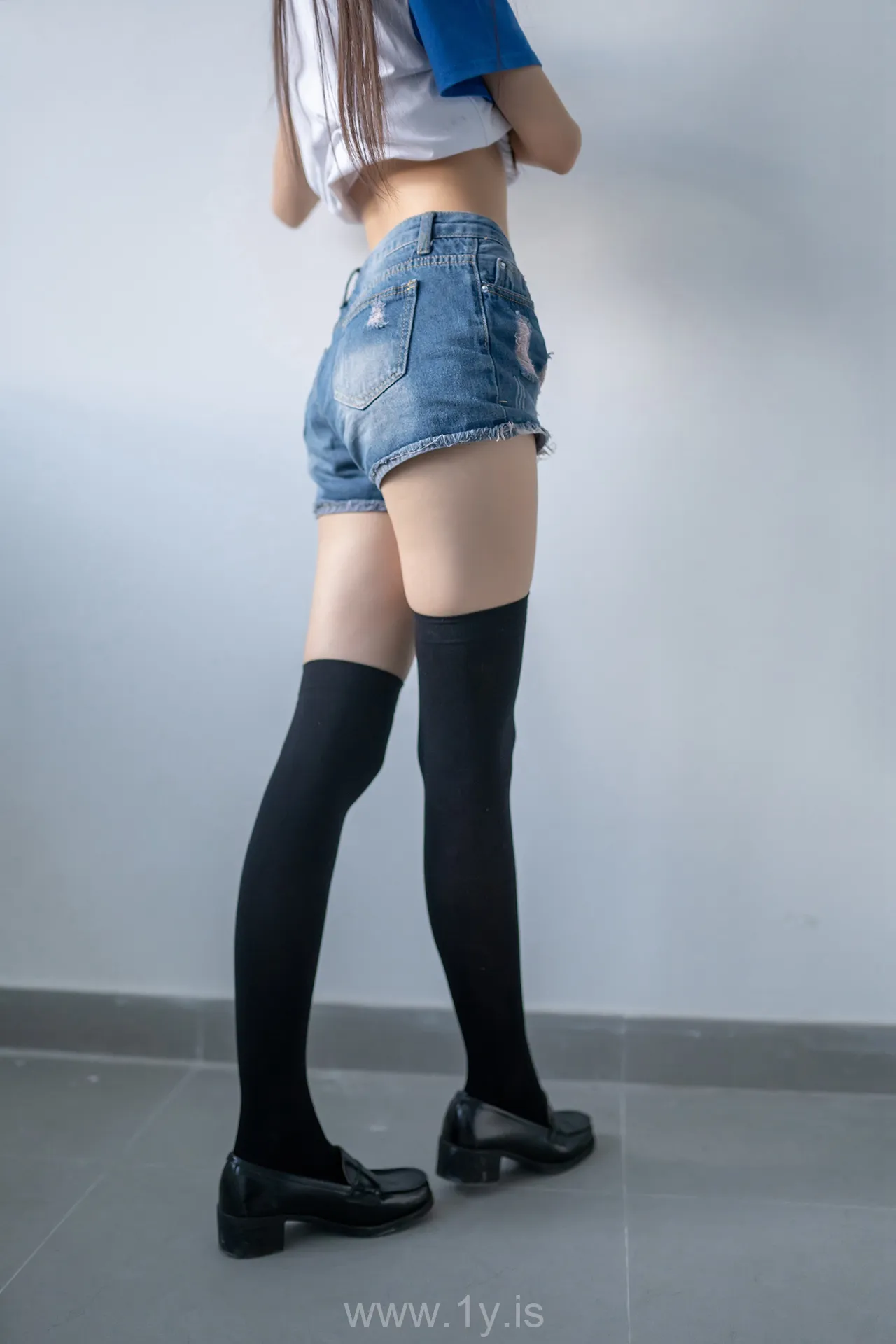 风之领域 NO.113黑丝牛仔短裤小蛮腰