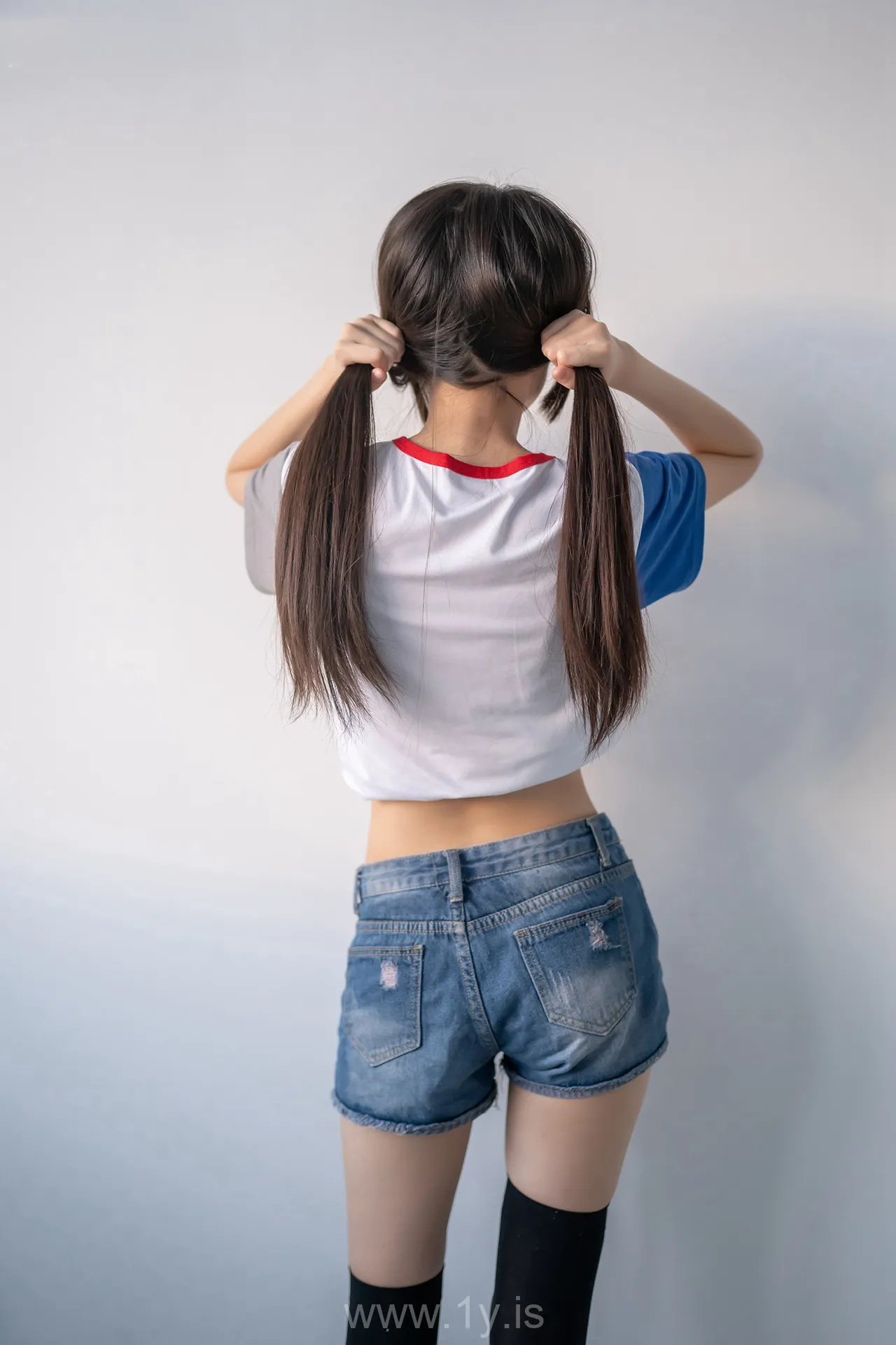 风之领域 NO.113黑丝牛仔短裤小蛮腰