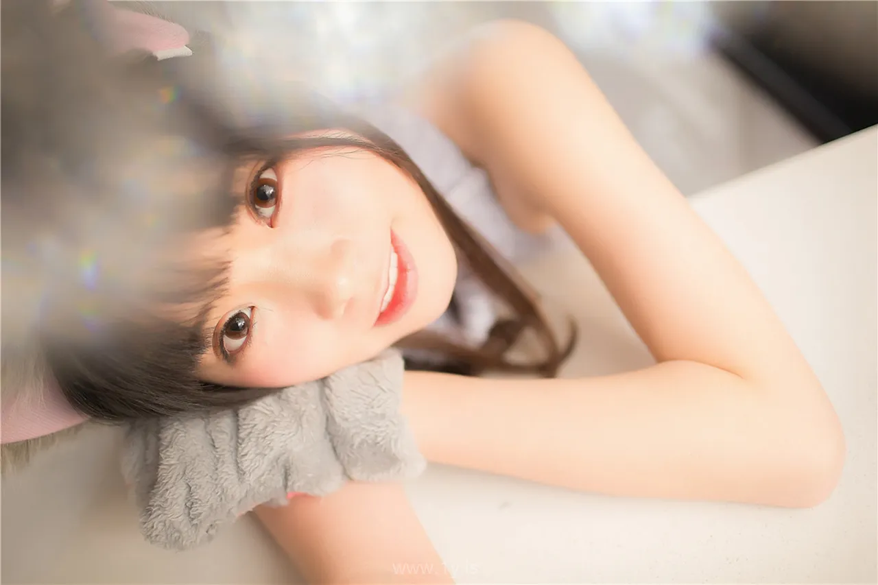 风之领域 NO.128露背毛衣熊女孩