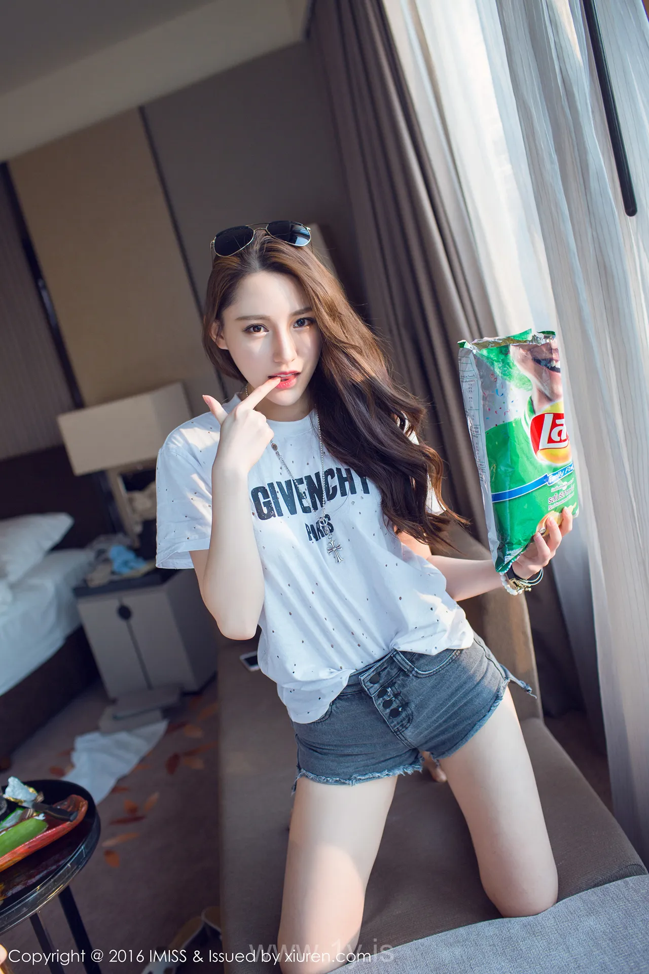 IMISS  NO.080 Slim Chinese Mature Princess 刘奕宁Lynn