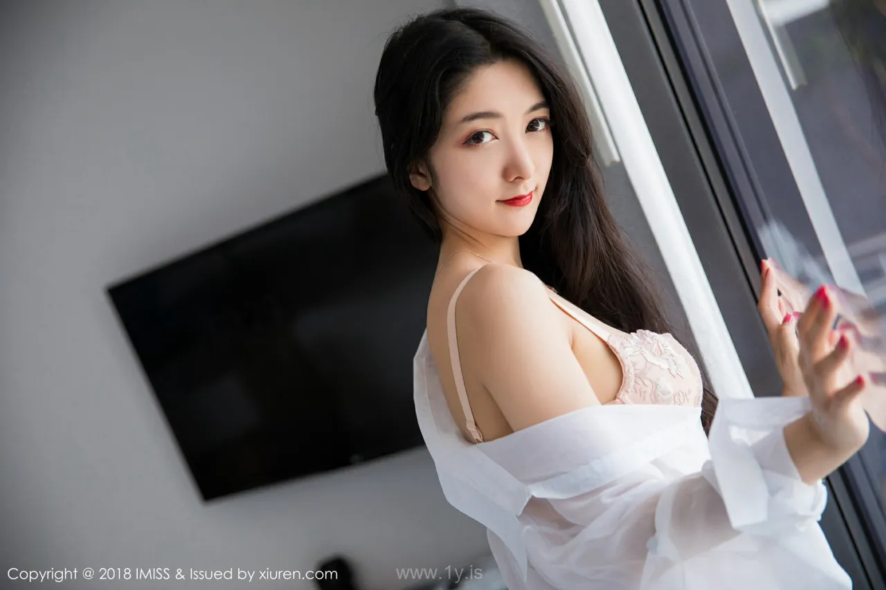 IMISS  NO.259 Gorgeous Chinese Chick 小热巴