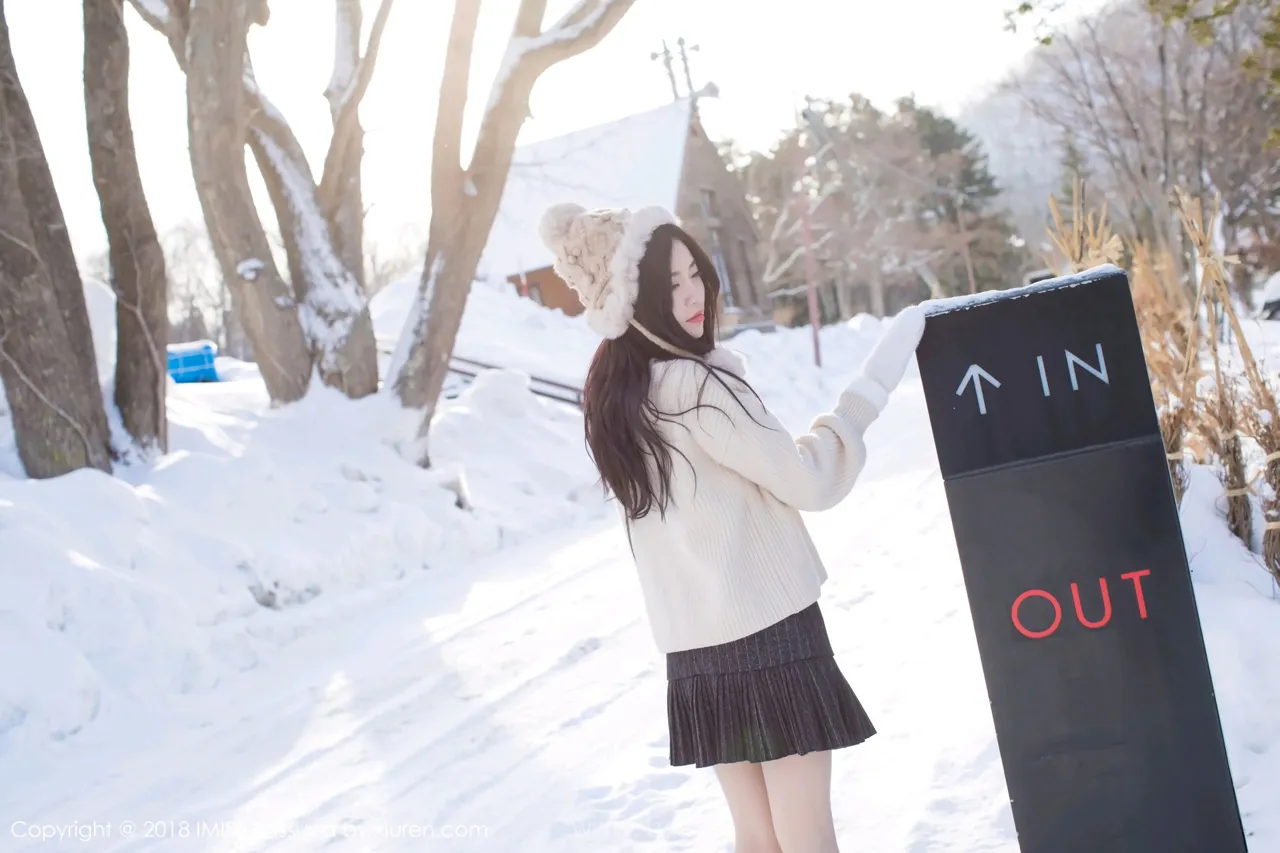 IMISS  NO.272 Fashionable & Attractive Chinese Hottie 许诺Sabrina