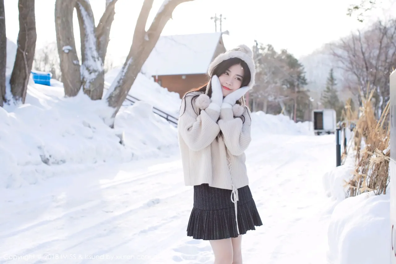 IMISS  NO.272 Fashionable & Attractive Chinese Hottie 许诺Sabrina