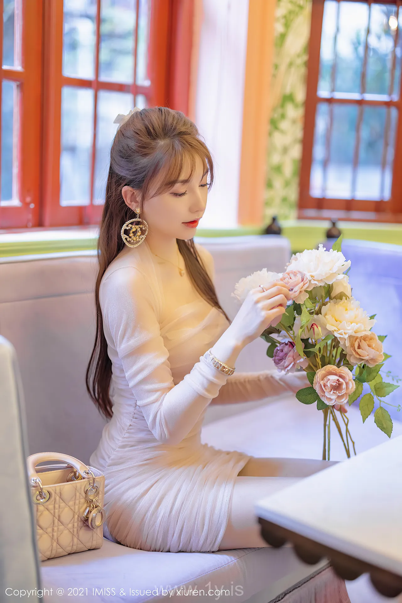 IMISS  NO.586 Classy Chinese Cutie Lynn刘奕宁