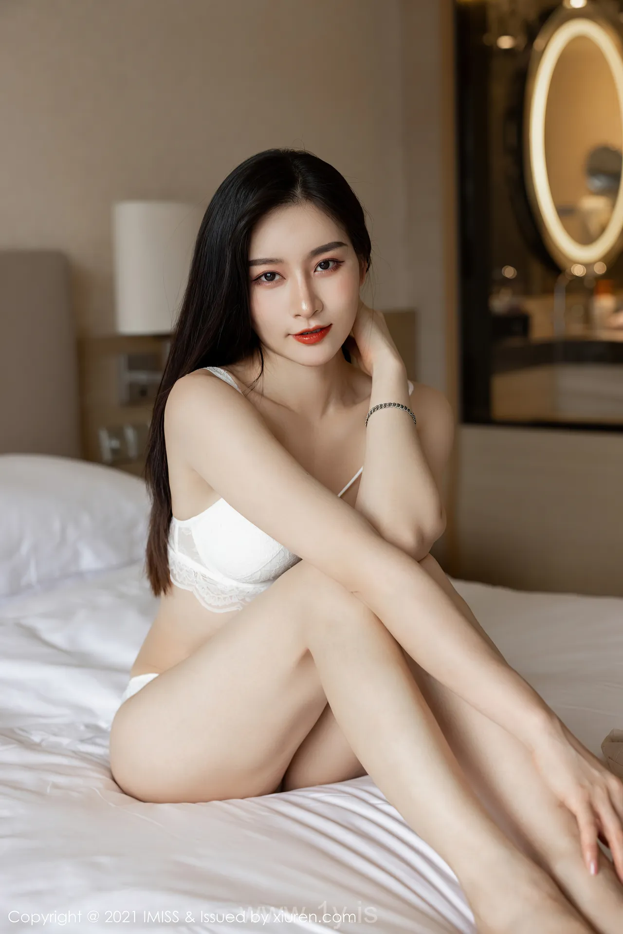 IMISS  NO.617 Refined & Charming Chinese Homebody Girl Vanessa