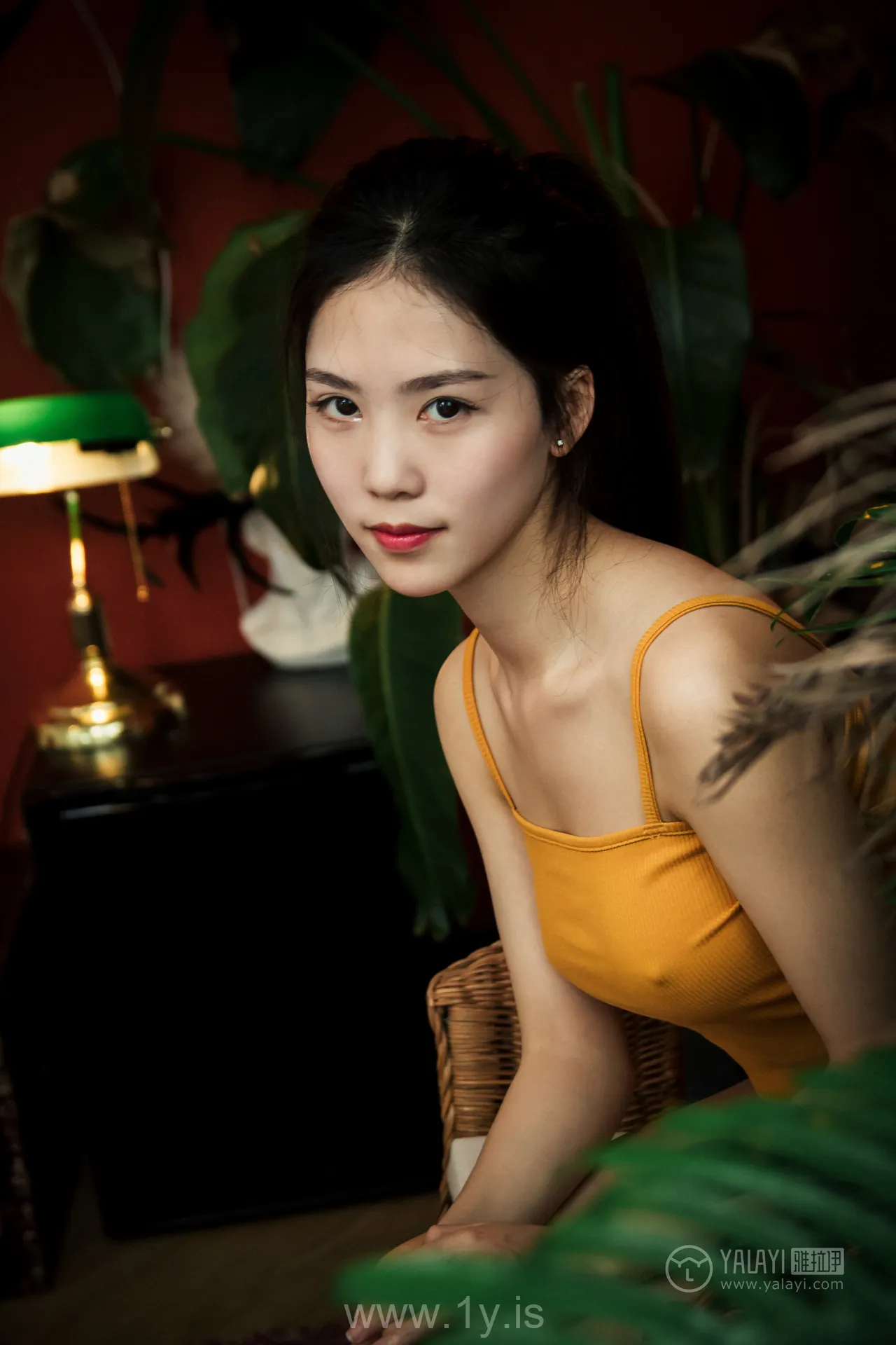 Lishi（抖娘利世） VOL.24 Slender Chinese Babe 鸢私房