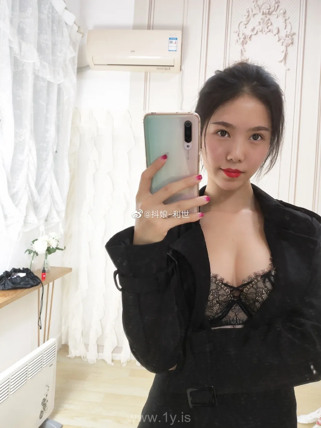 Lishi（抖娘利世） VOL.25 Nice-looking & Stunning Chinese Hottie 微博配图