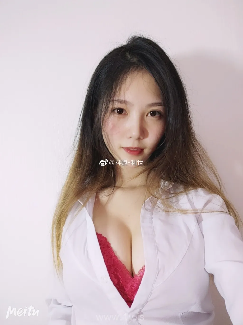 Lishi（抖娘利世） VOL.25 Nice-looking & Stunning Chinese Hottie 微博配图