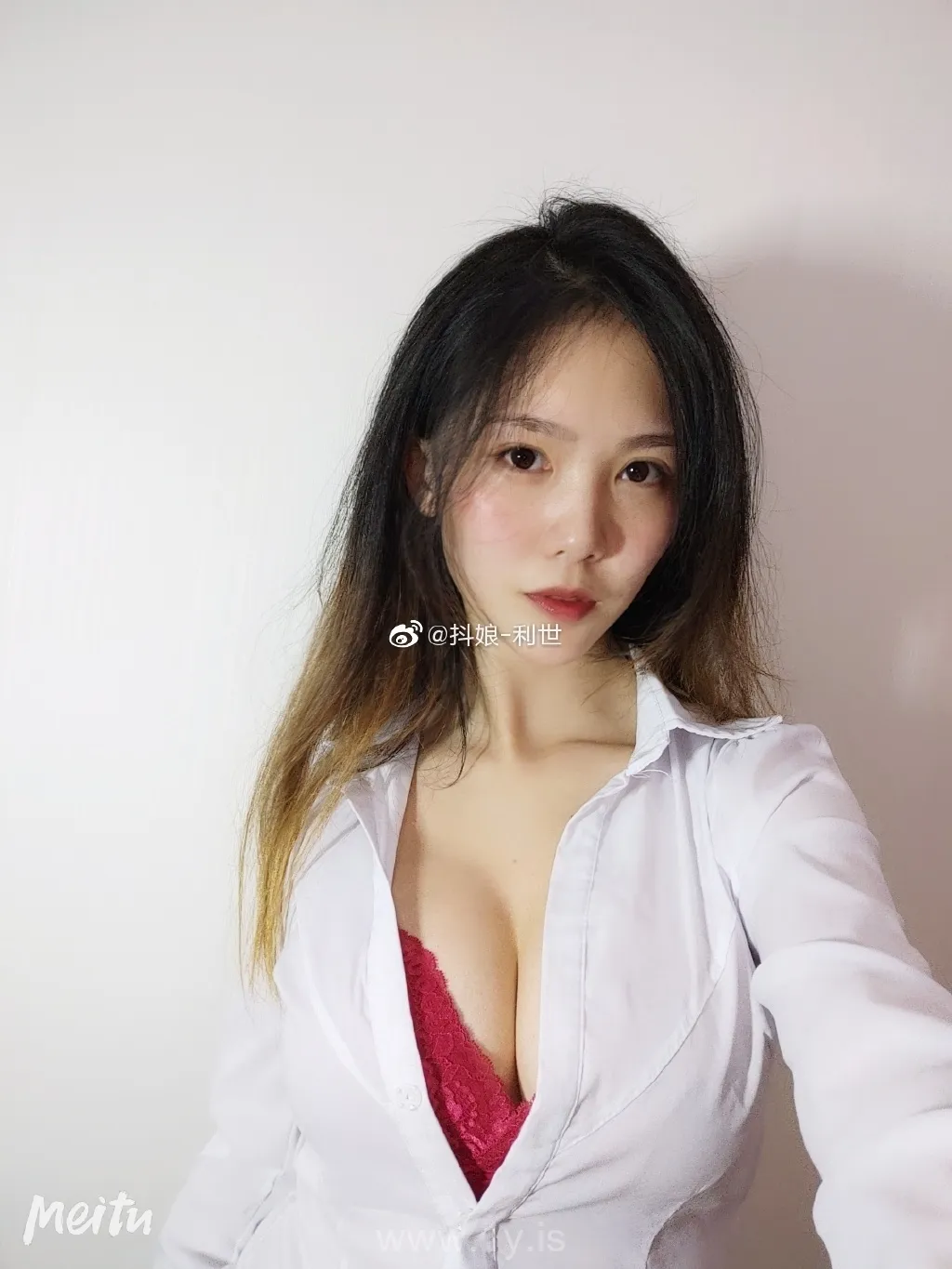 Lishi（抖娘利世） VOL.25 Nice-looking & Stunning Chinese Hottie 微博配图