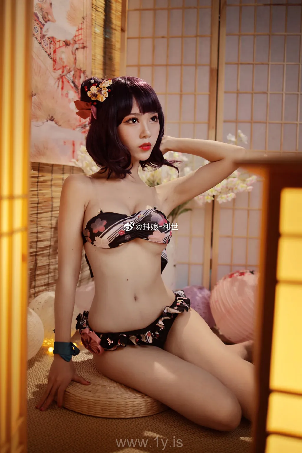 Lishi（抖娘利世） VOL.25 Nice-looking & Stunning Chinese Hottie 微博配图