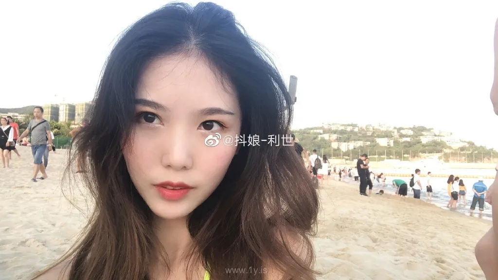 Lishi（抖娘利世） VOL.25 Nice-looking & Stunning Chinese Hottie 微博配图