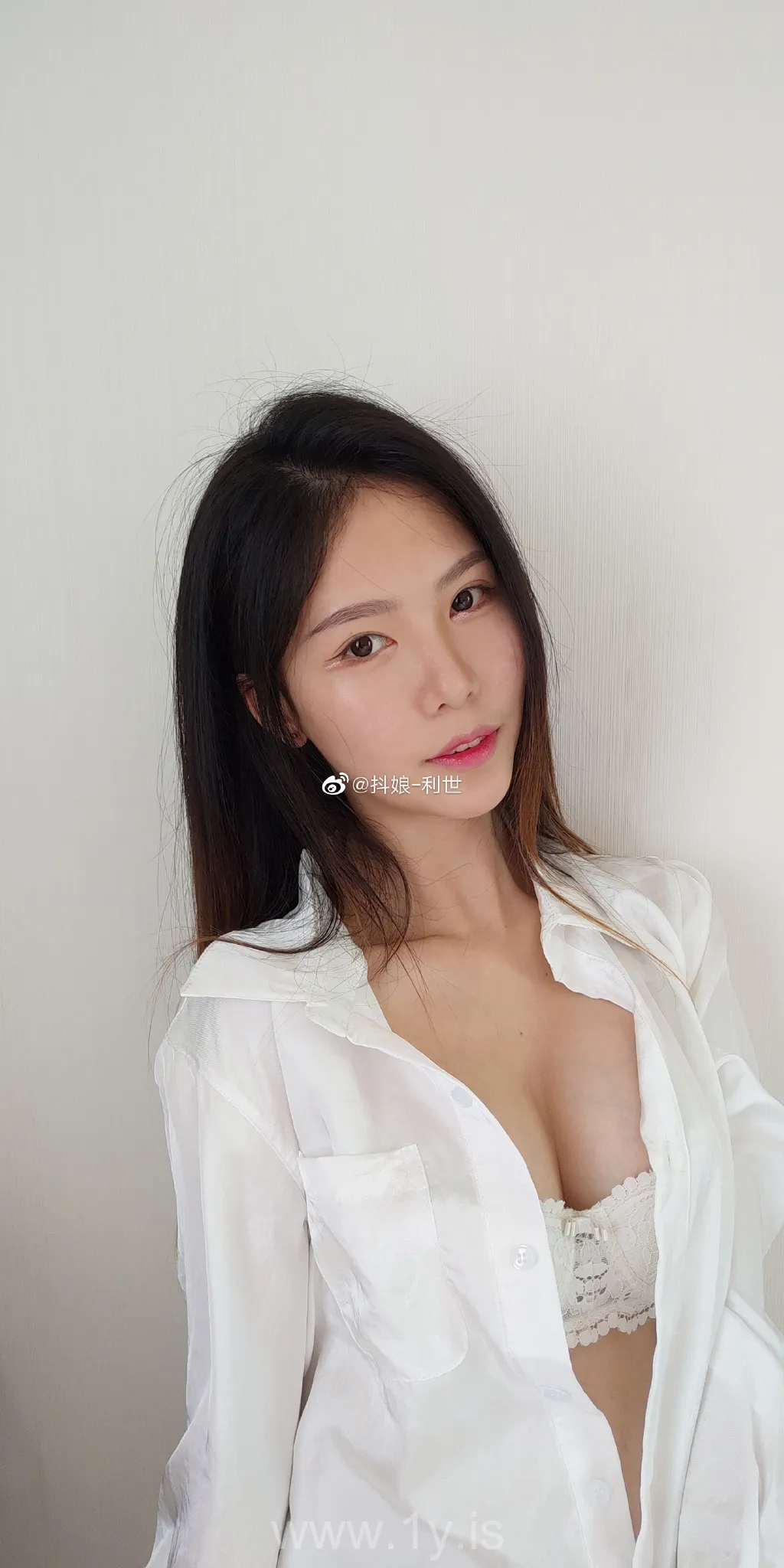 Lishi（抖娘利世） VOL.25 Nice-looking & Stunning Chinese Hottie 微博配图