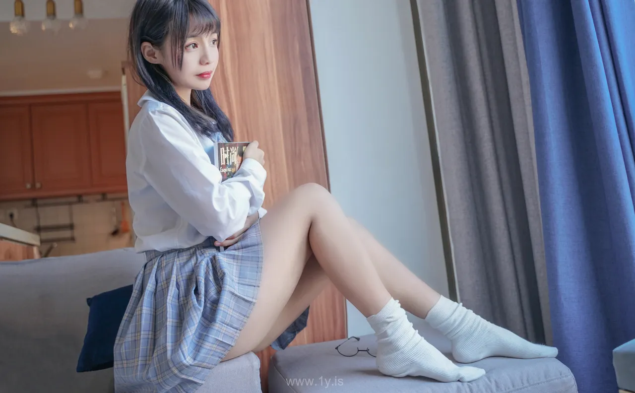 喵糖映画 VOL.047裸腿制服裙