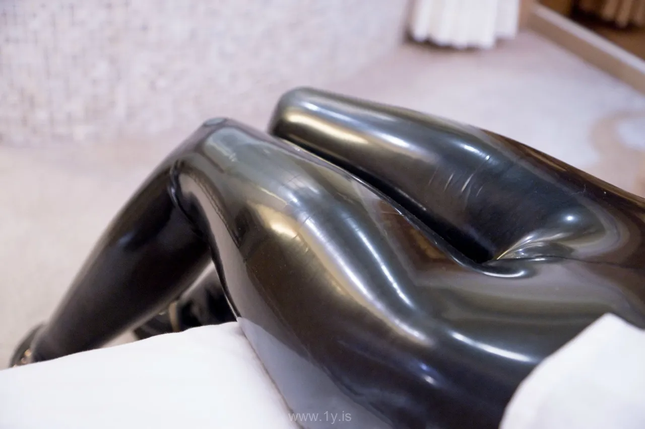 神楽坂真冬 VOL.004黑色皮裤系列图包