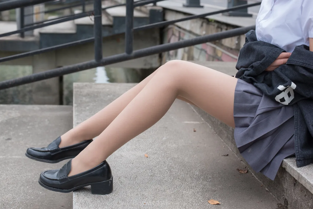 森萝财团 BETA-008 学妹户外肉丝美足