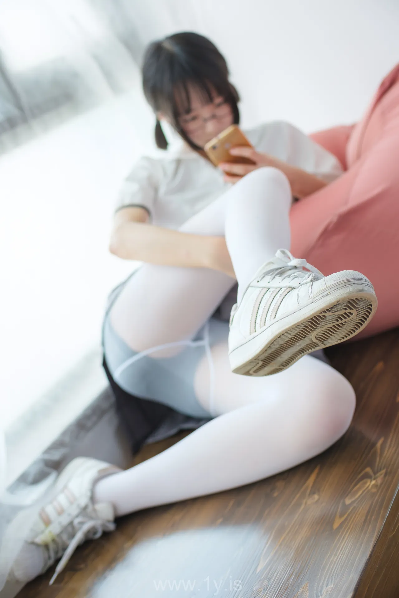 森萝财团 BETA-026 红色校服肉丝美足少女