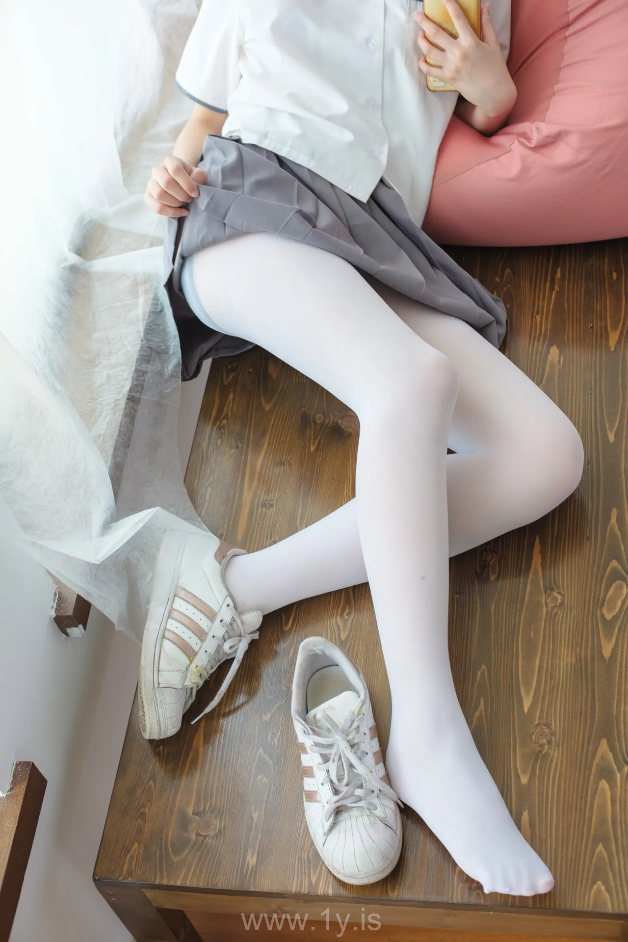 森萝财团 BETA-026 红色校服肉丝美足少女
