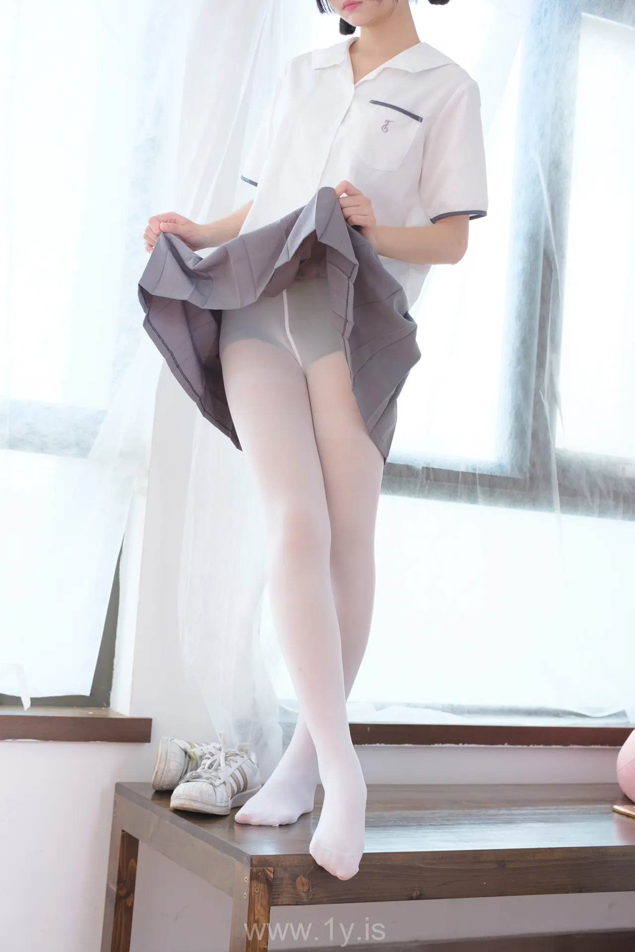 森萝财团 BETA-026 红色校服肉丝美足少女