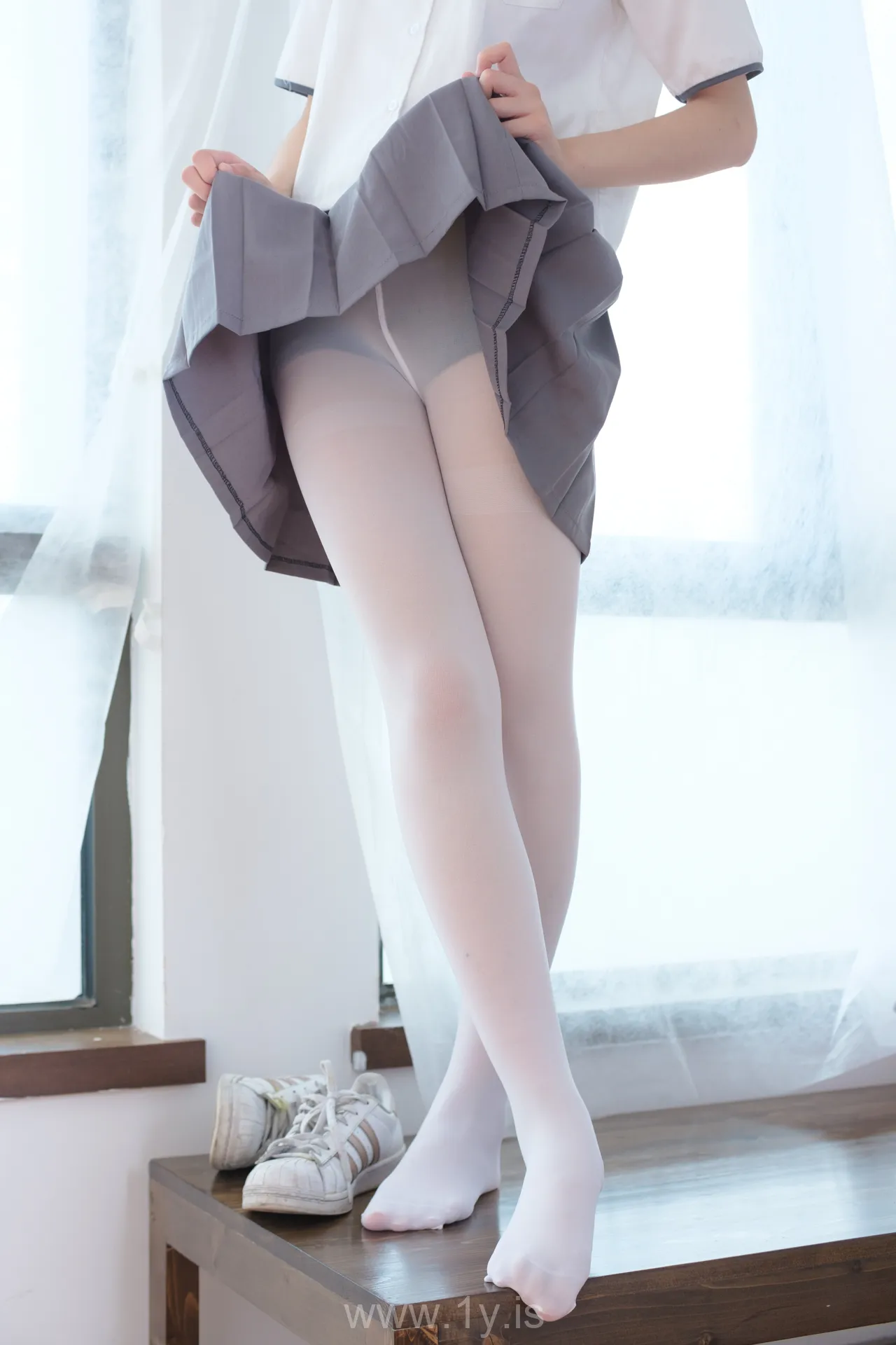 森萝财团 BETA-026 红色校服肉丝美足少女