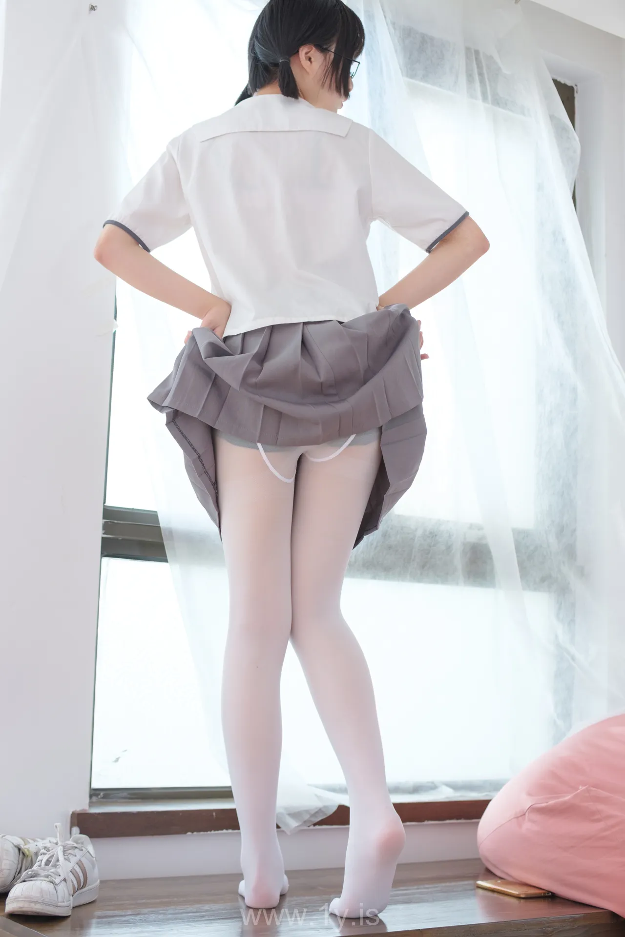 森萝财团 BETA-026 红色校服肉丝美足少女