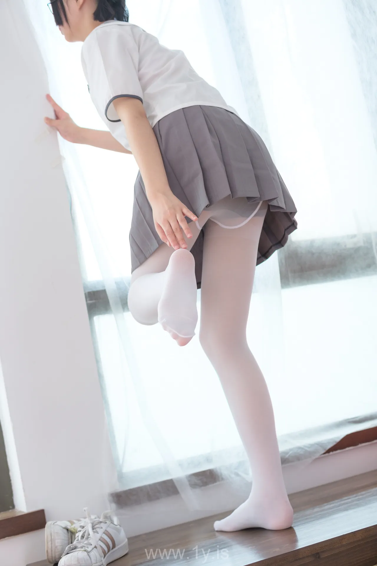 森萝财团 BETA-026 红色校服肉丝美足少女