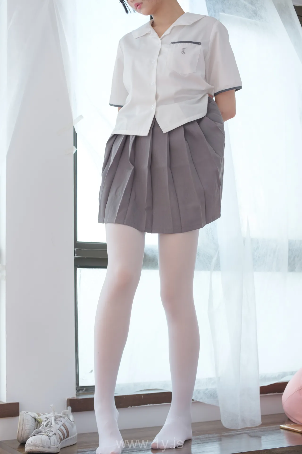 森萝财团 BETA-026 红色校服肉丝美足少女