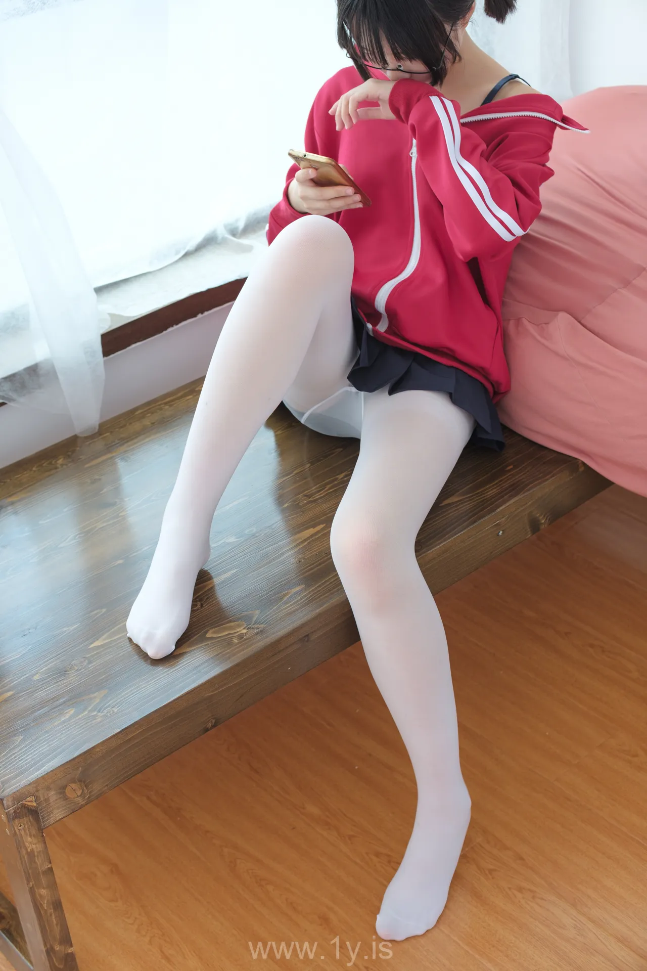 森萝财团 BETA-026 红色校服肉丝美足少女