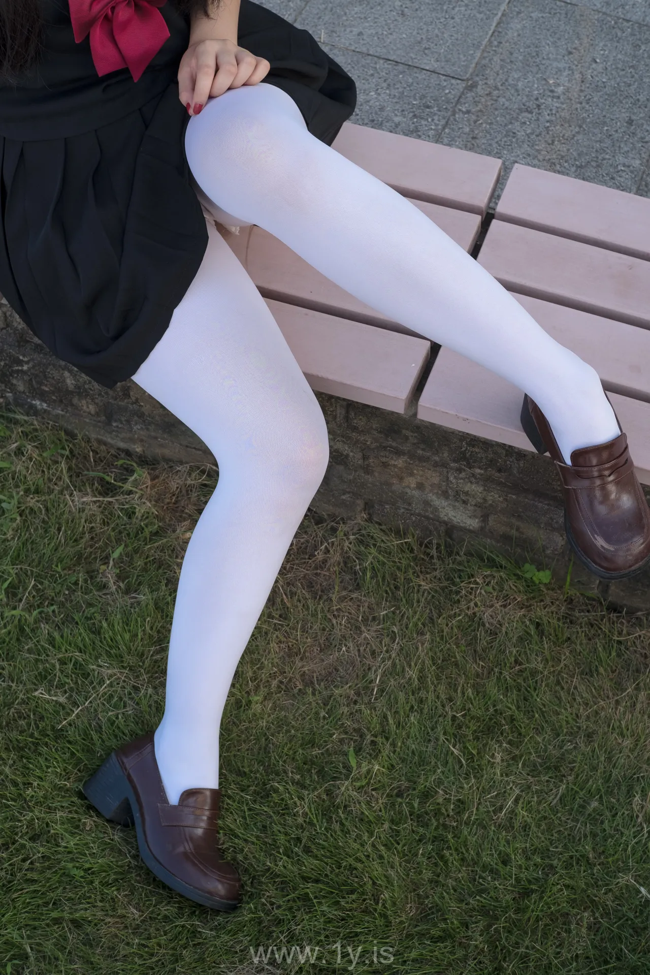 森萝财团 FREE-003 试拍外景-黑衣白丝