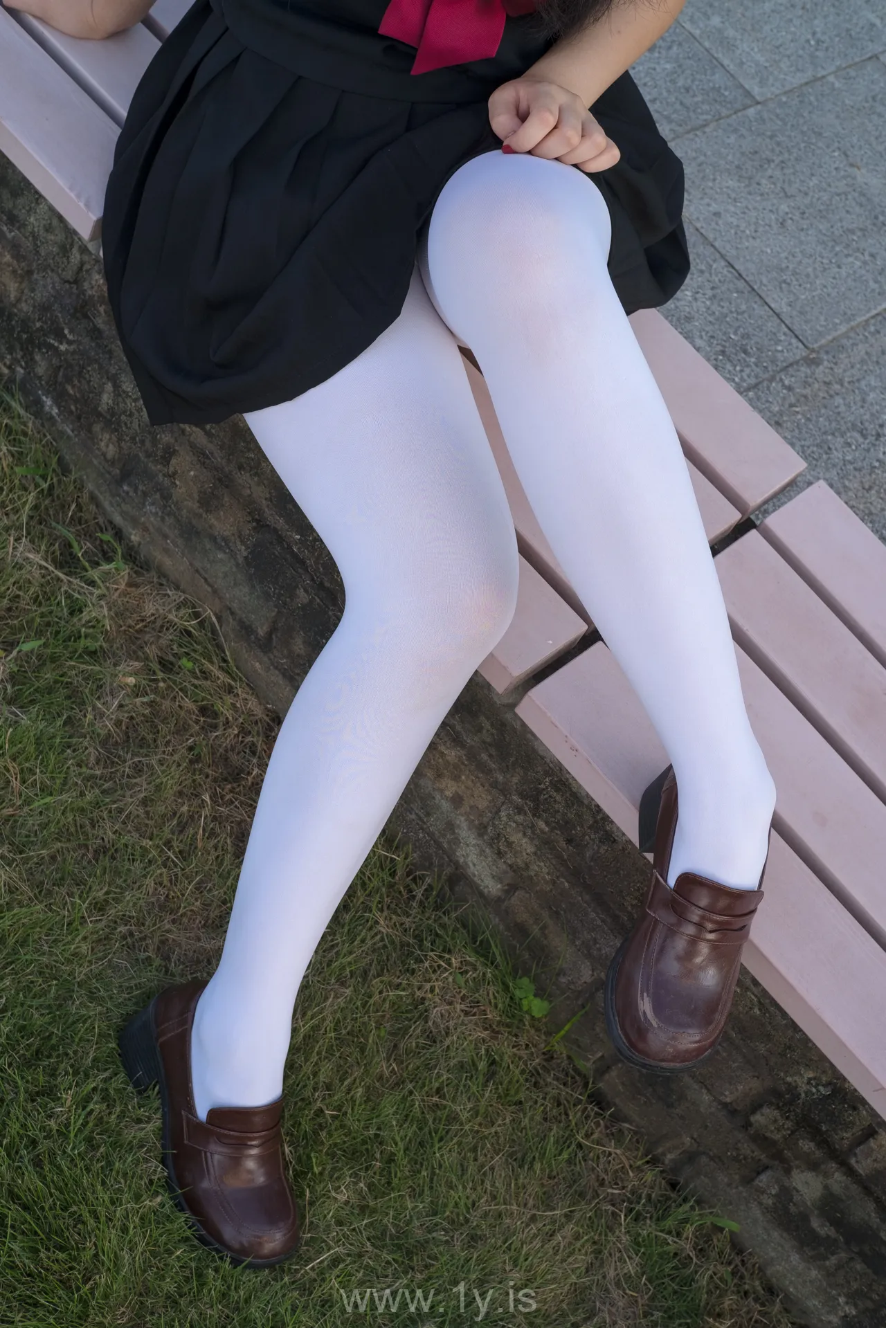 森萝财团 FREE-003 试拍外景-黑衣白丝