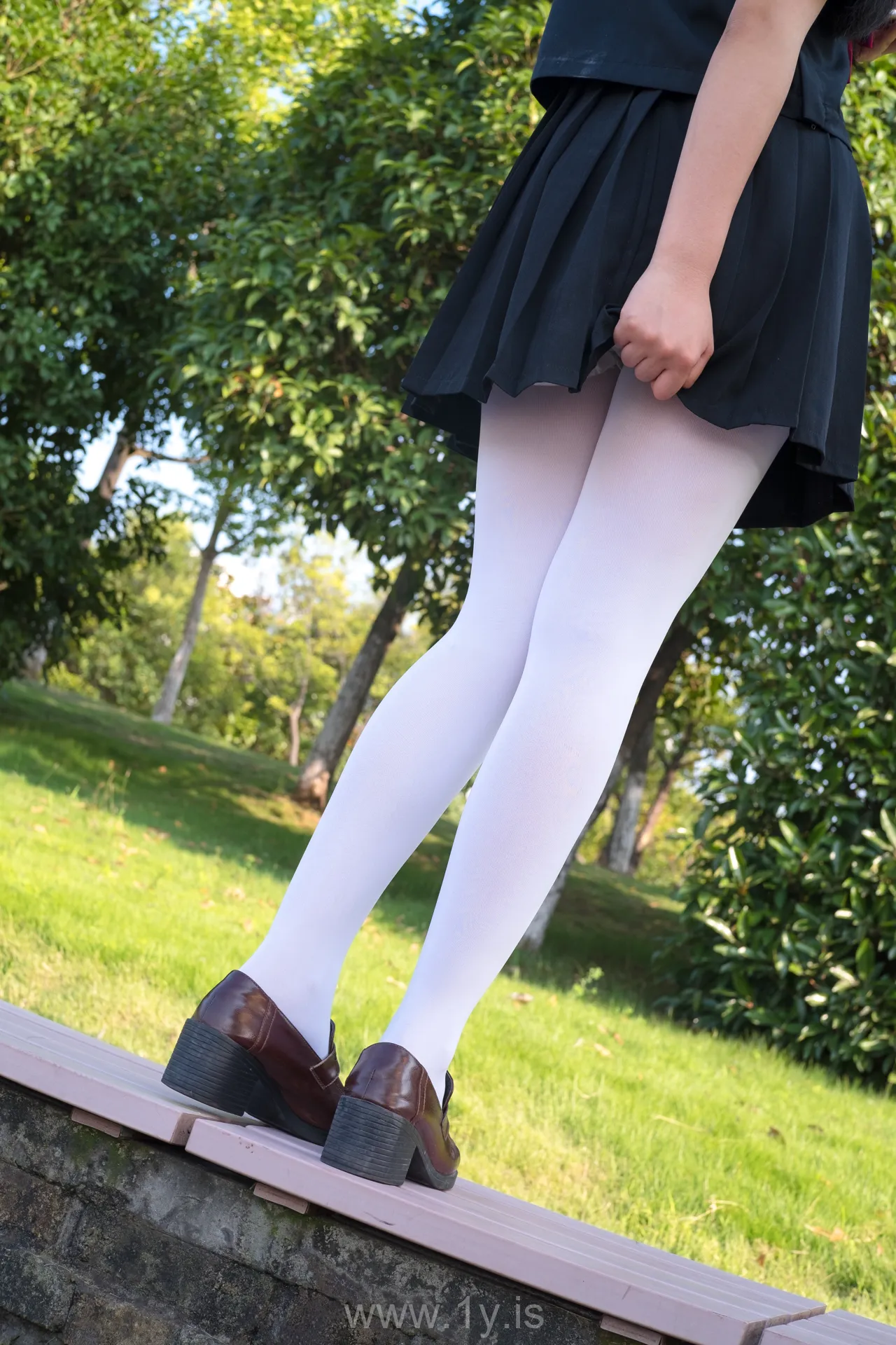 森萝财团 FREE-003 试拍外景-黑衣白丝